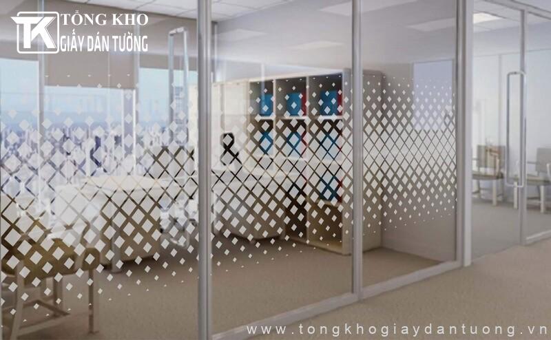 Lựa chọn thương hiệu decal chất lượng cùng đội ngũ thi công giàu kinh nghiêm