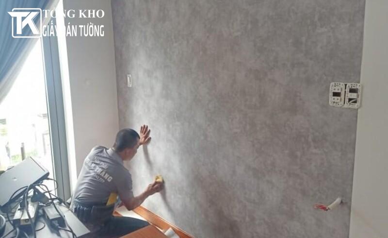 Thi công giấy dán tường xi măng đẹp, bền cần đội ngũ kỹ thuật có tay nghề cao