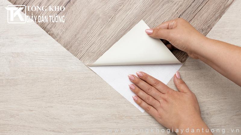 Bạn có thể dễ dàng tự dán phim dán nội thất tại nhà một cách nhanh chóng