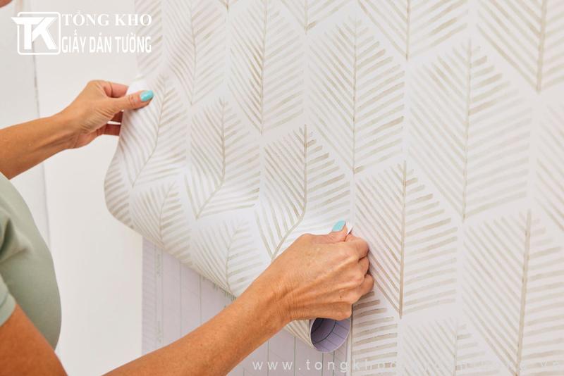 99+ giấy dán tường chống ẩm: Giải pháp bảo vệ không gian sống 7 Tính ứng dụng của giấy dán tường chống ẩm rất cao, dán được hầu hết mọi không gian