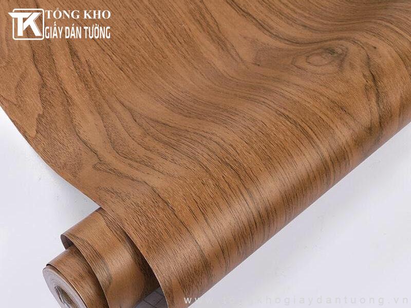 Thi công giấy dán tường Quận Bình Tân cho nhà anh Hiền 2 Giấy dán tường vân gỗ đẹp trang trí không gian sống sang trọng