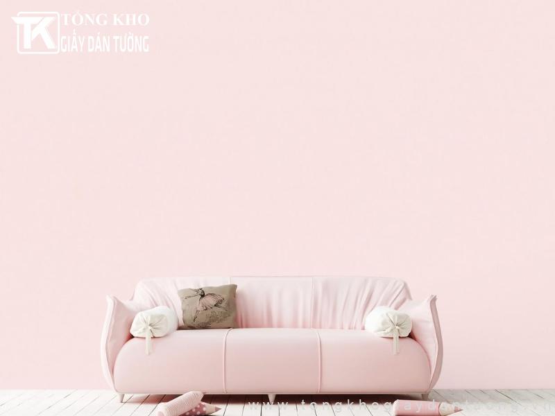 Giấy dán tường tông hồng mang đến vẻ đẹp nhã nhặn cho phòng khách của bạn