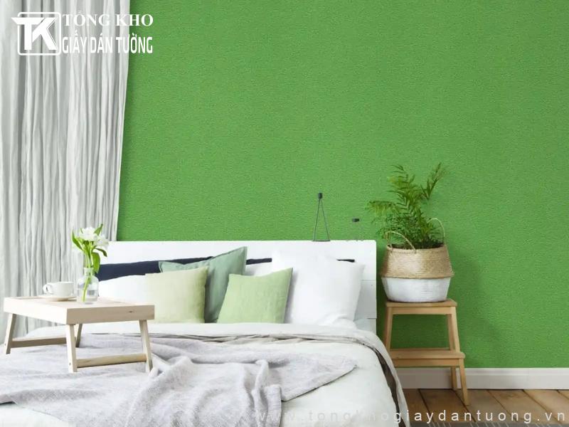 Sử dụng giấy dán tường tông xanh lá trang trí phòng ngủ đẹp