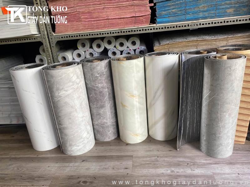 Giá bán giấy dán tường tại TPHCM rất hợp lý, hợp túi tiền của nhiều người