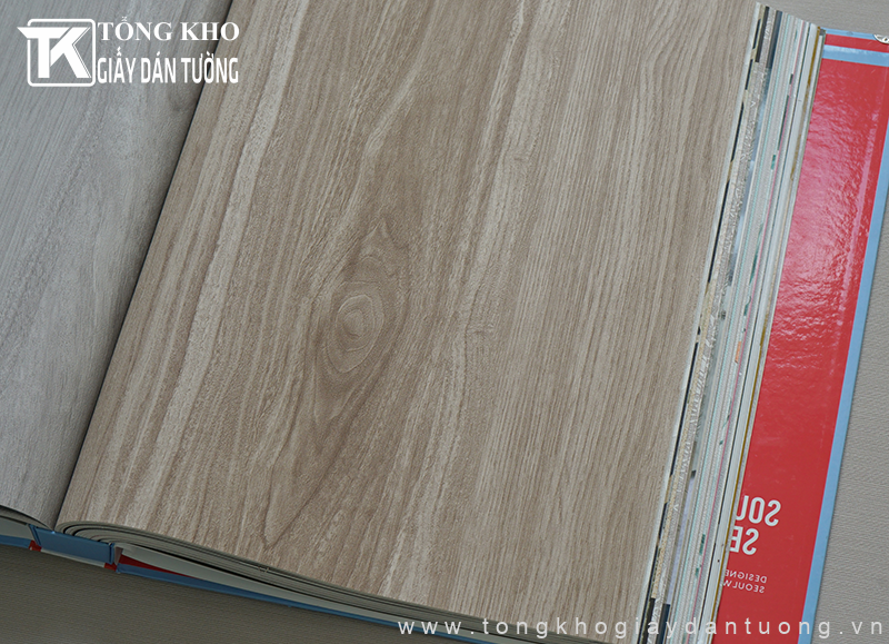 Showroom có sẵn các mẫu giấy dán tường để bạn lựa chọn sao cho phù hợp với sở thích