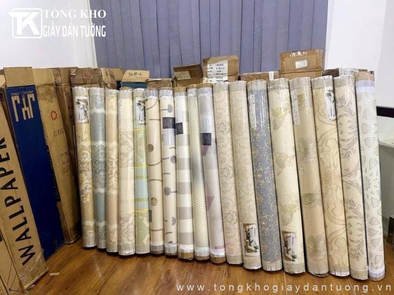 Cửa hàng cung cấp giấy dán tường nhiều sắc độ màu vàng khác nhau
