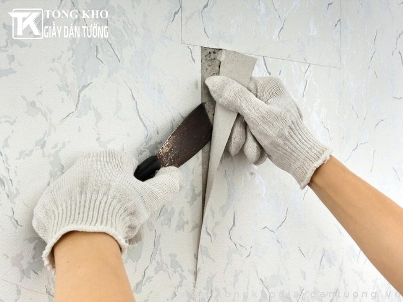 Phải xử lý nền tường kỹ trước khi tiến hành dán giấy dán tường