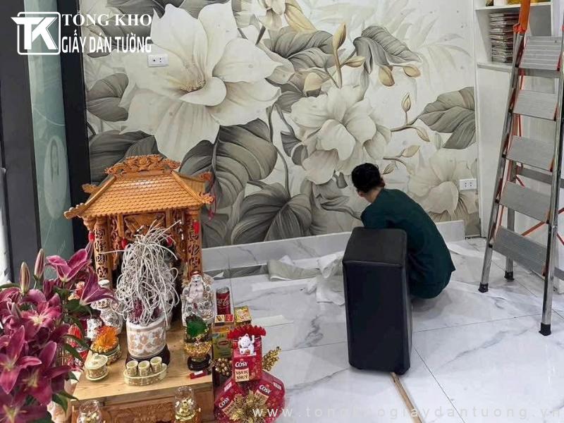 Dự án thi công giấy dán tường huyện Nhà Bè tại nhà chị Châu 3 Đội ngũ thi công giấy dán tường huyện Nhà Bè làm việc tận tâm