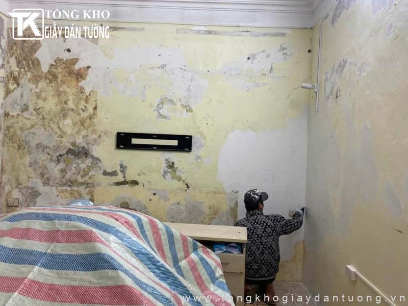 Tường ẩm có dán được giấy dán tường không? Cách xử lý chuẩn 1 Gia chủ cần hiểu rõ tường ẩm có dán được giấy dán tường không
